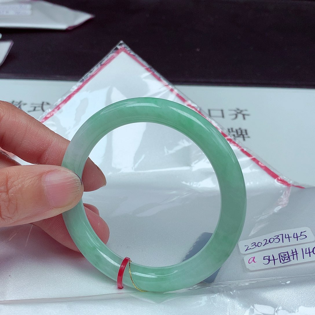 翡翠手镯未镶嵌54圈7445