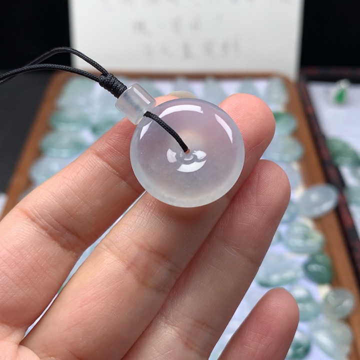 颈饰未镶嵌翡翠冰种平安扣