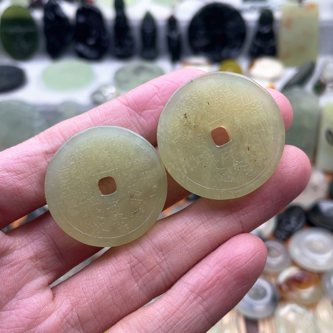 蛇纹石玉颈饰未镶嵌