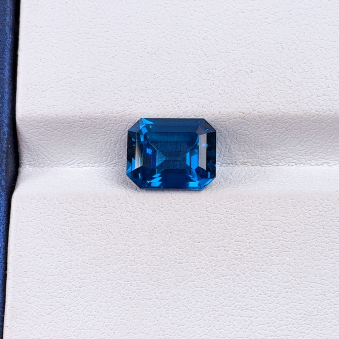 ****·合成（培育）尖晶石裸石5.67ct