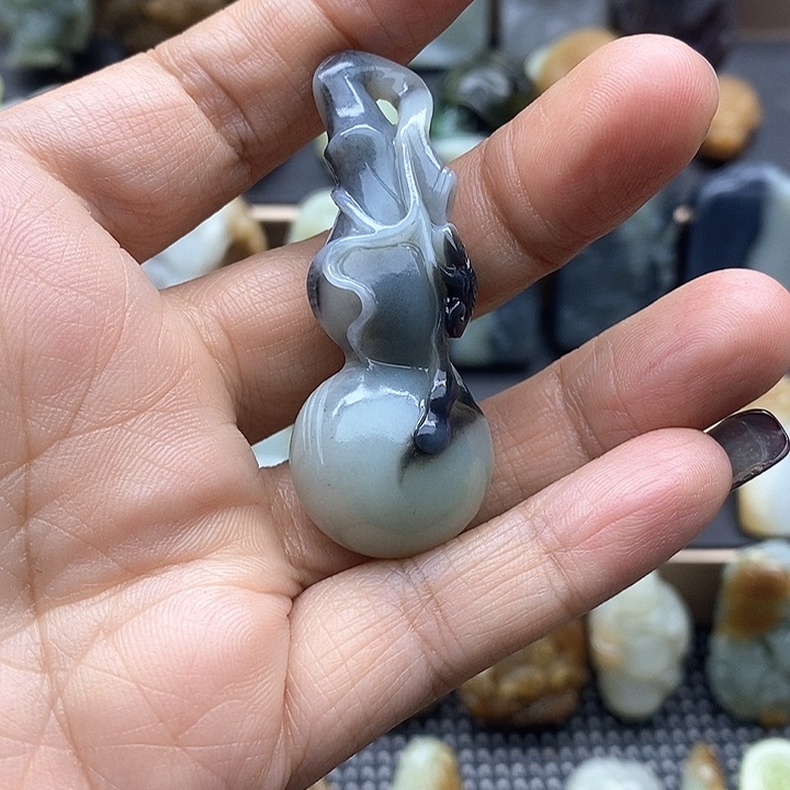 颈饰未镶嵌和田玉（糖玉）家**田