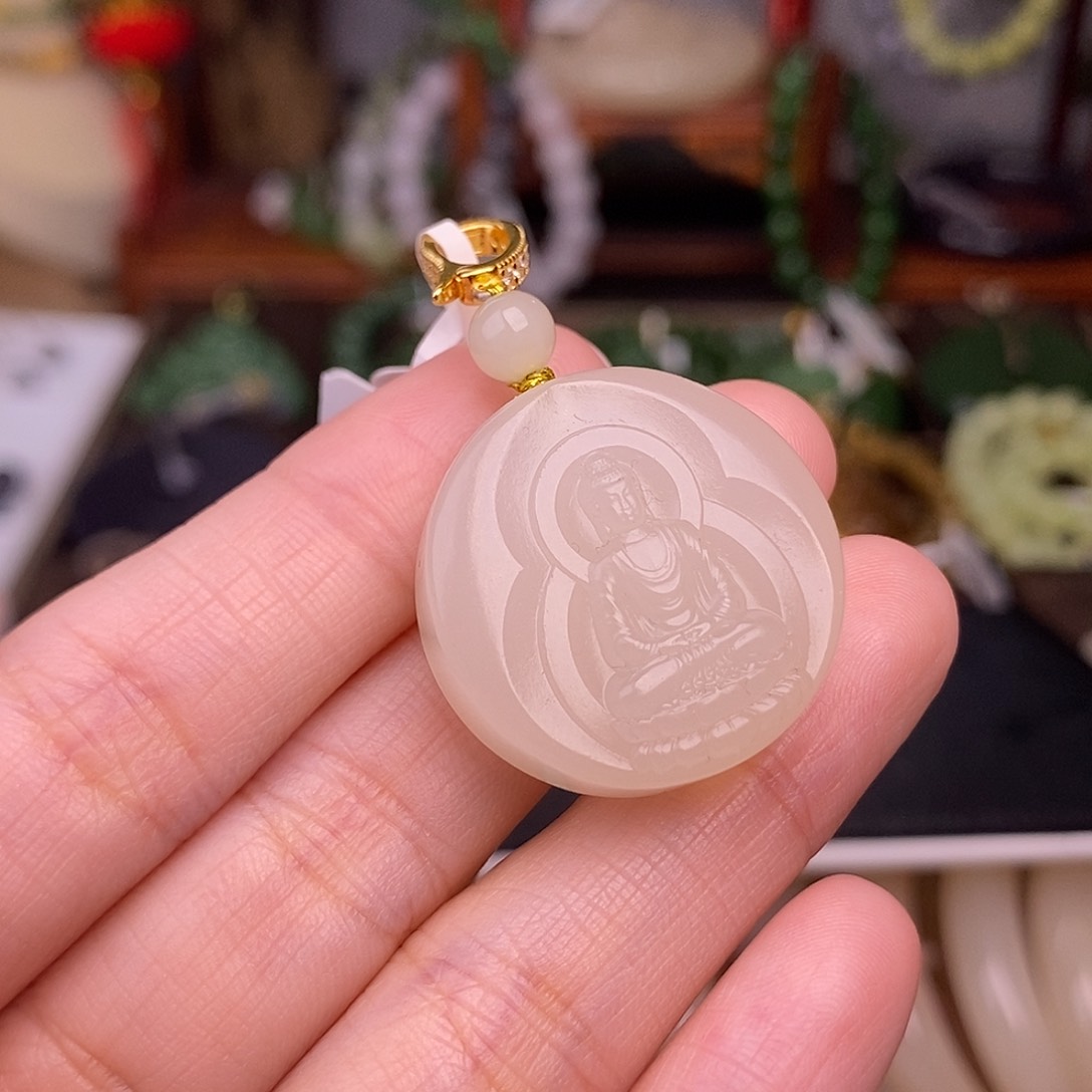 和田玉熟藕粉老料如来吊坠清货价未镶嵌