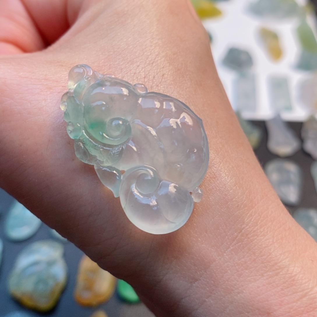 定制翡翠未镶嵌如意