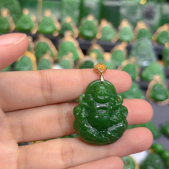 颈饰18K金镶嵌和田玉（碧玉）