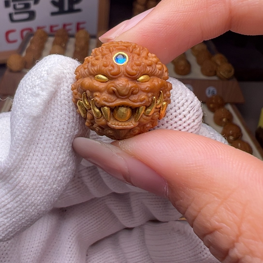 把件猴头核桃精修镶嵌吞金唐狮全品有正常封口线