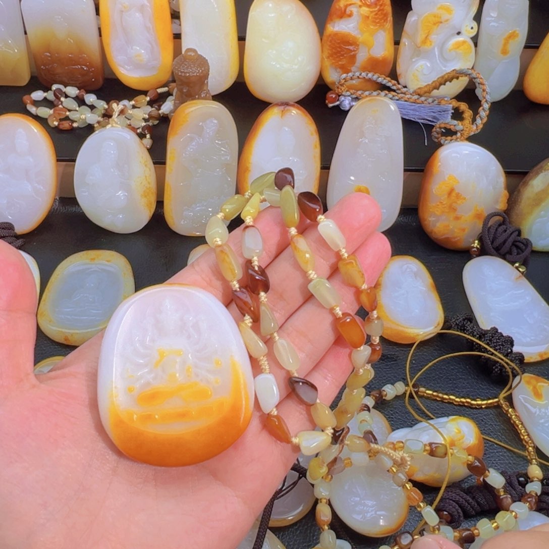 和田玉未镶嵌颈饰