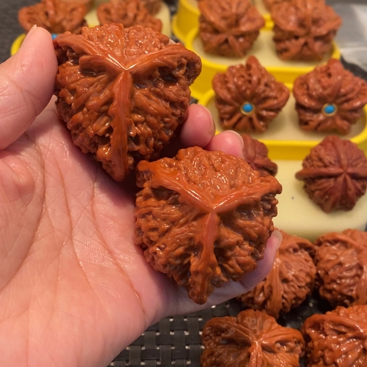 冰***儿文玩核桃吊坠龙鼎正奔