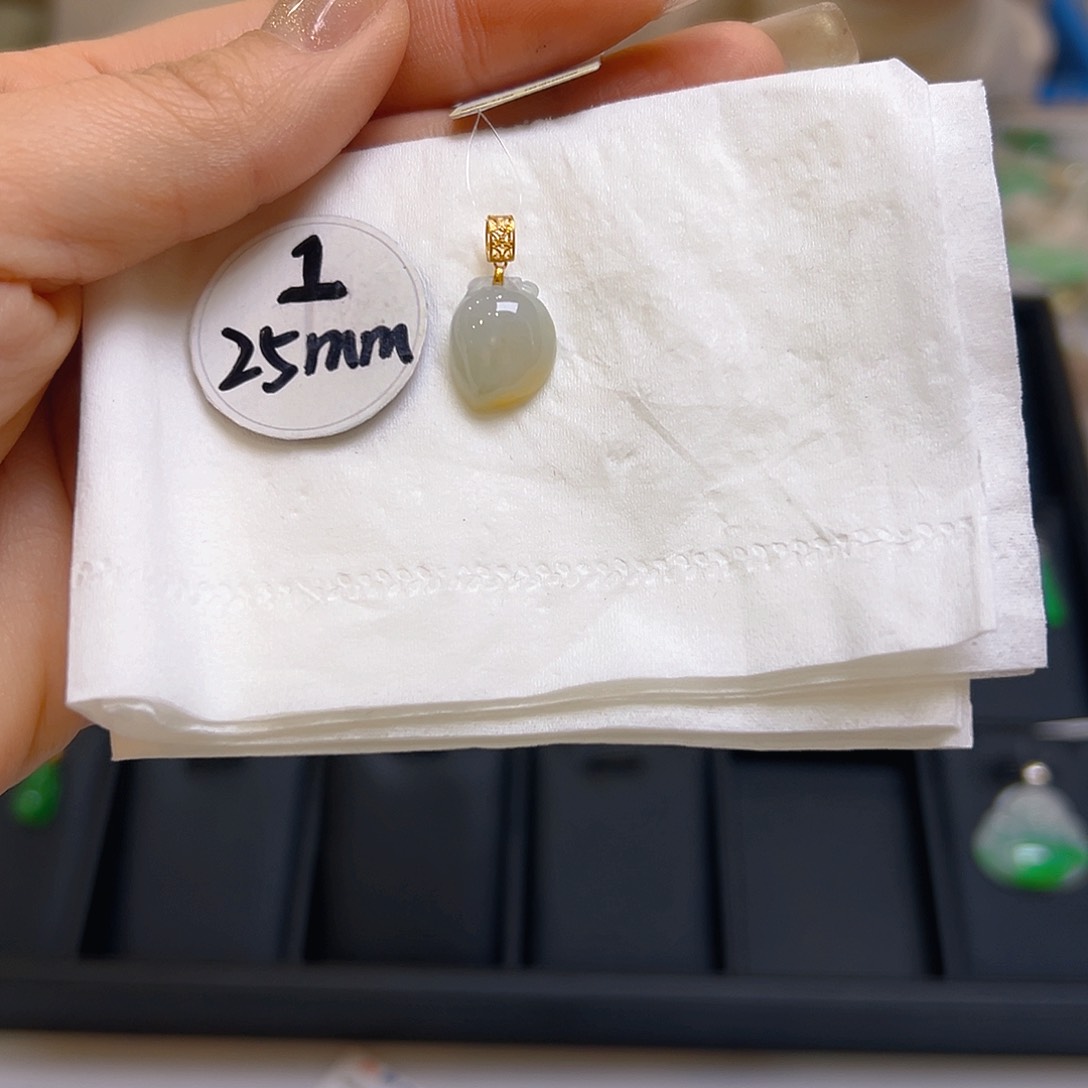 翡翠颈饰18K金镶嵌翡翠