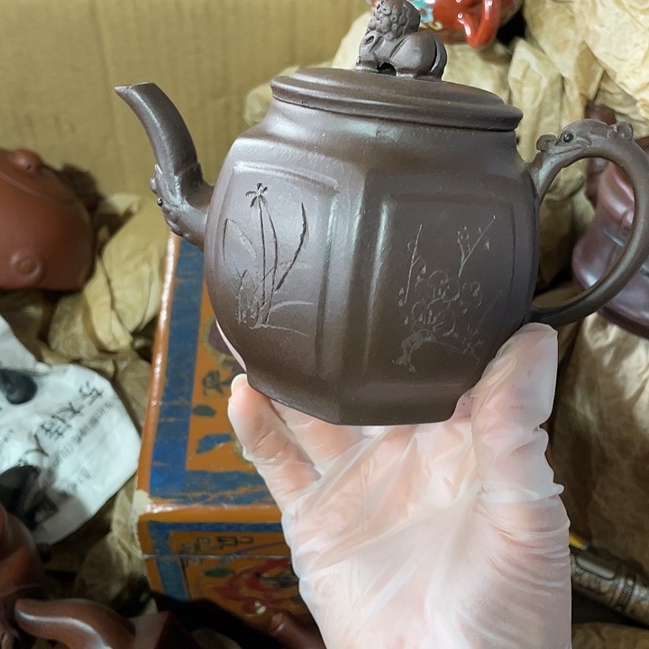 紫砂茶壶原矿泥料，手工制作一把紫砂壶