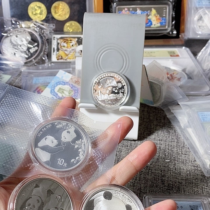 纯银阿****）裸币18，22，23，25年熊猫银币