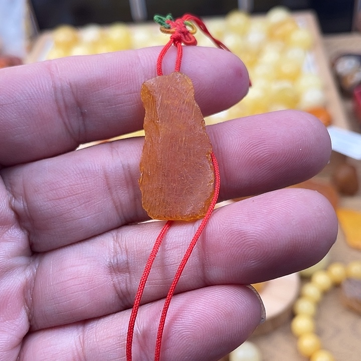 琥珀未镶嵌颈饰吊坠