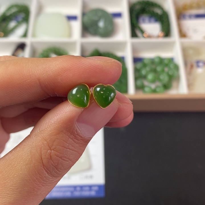和田玉（碧玉）耳饰18K金镶嵌