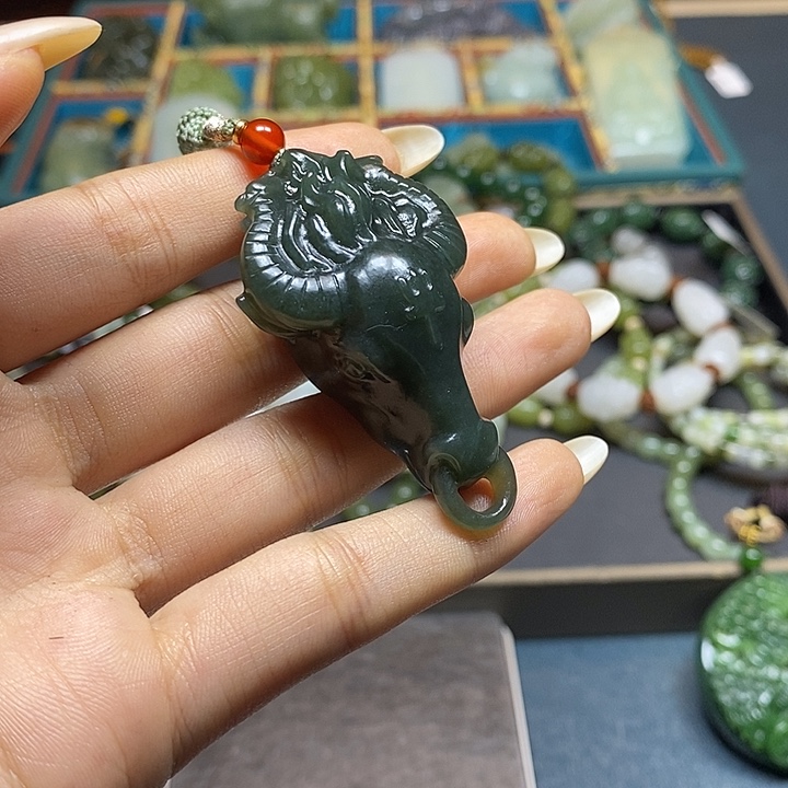 和田玉未镶嵌颈饰