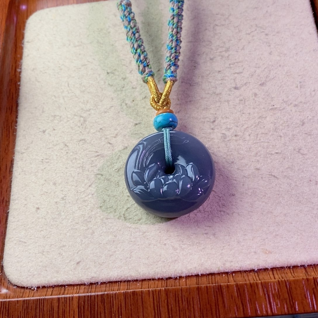 和田玉颈饰未镶嵌楼****龙