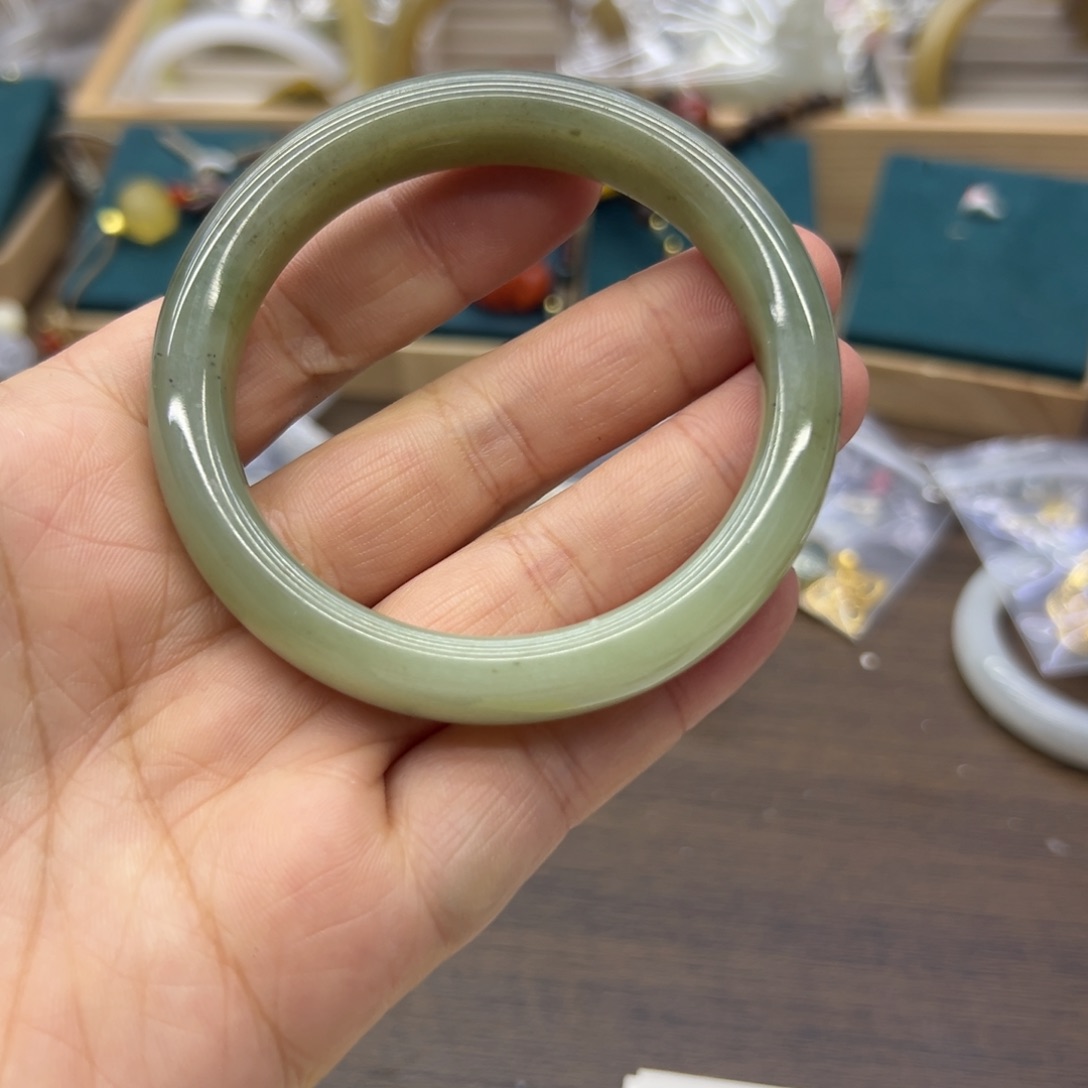 和田玉未镶嵌手镯56.8圈围1695