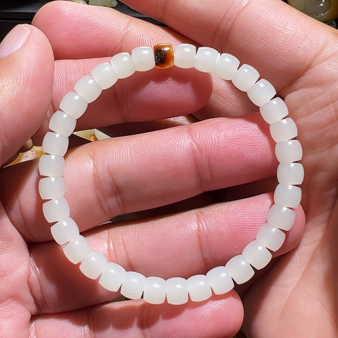 和田玉颈饰未镶嵌