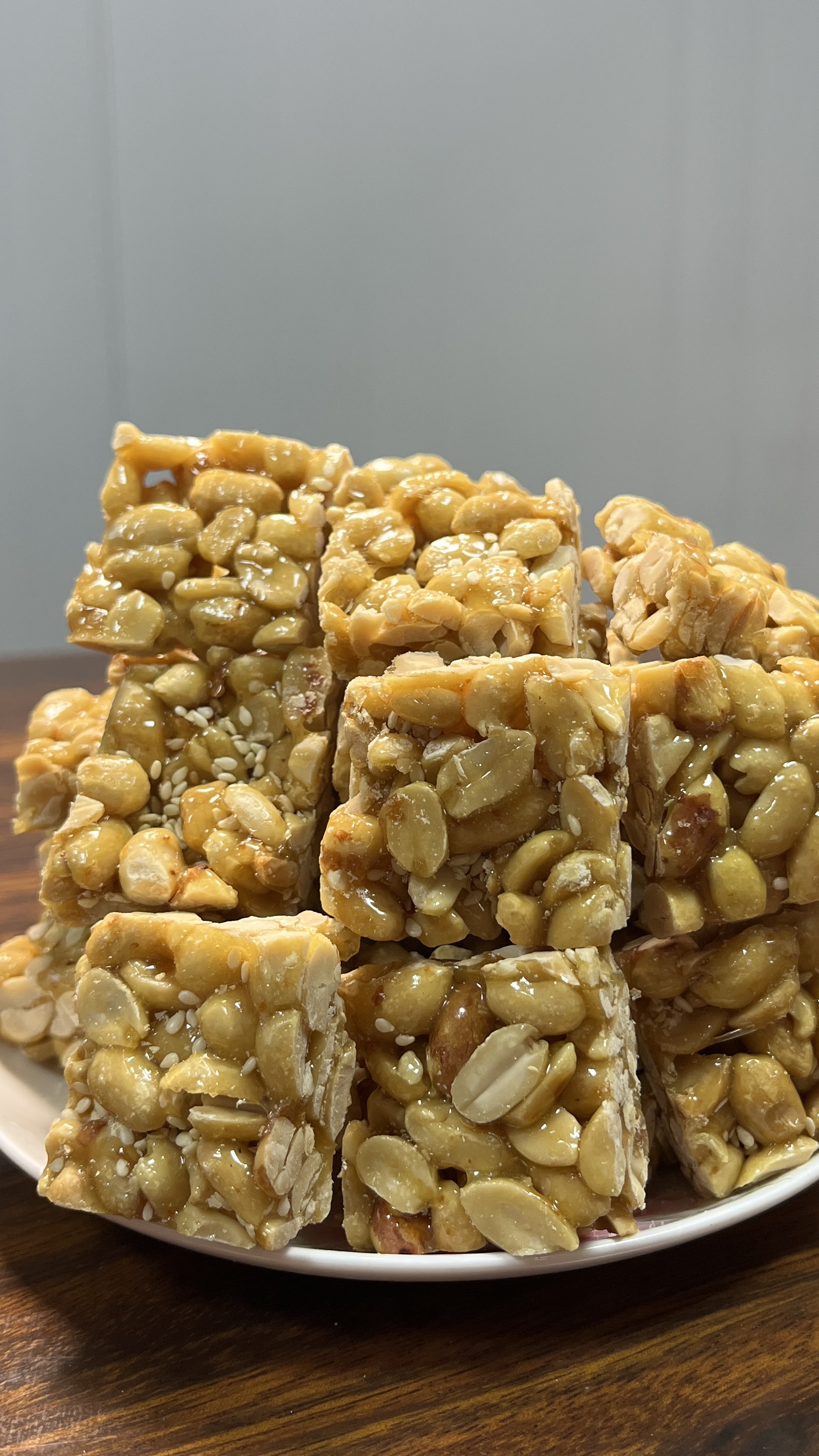 芝麻花生糖阳春特产酥脆口感特色零食