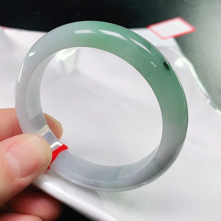 翡翠手镯未镶嵌翡翠手镯未镶嵌