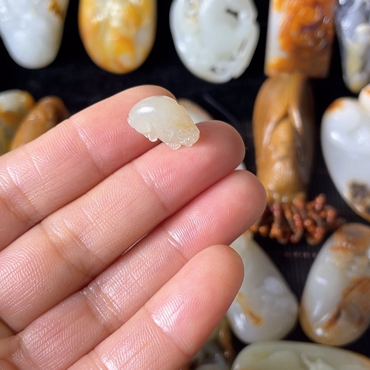 和田玉颈饰未镶嵌雨****醛