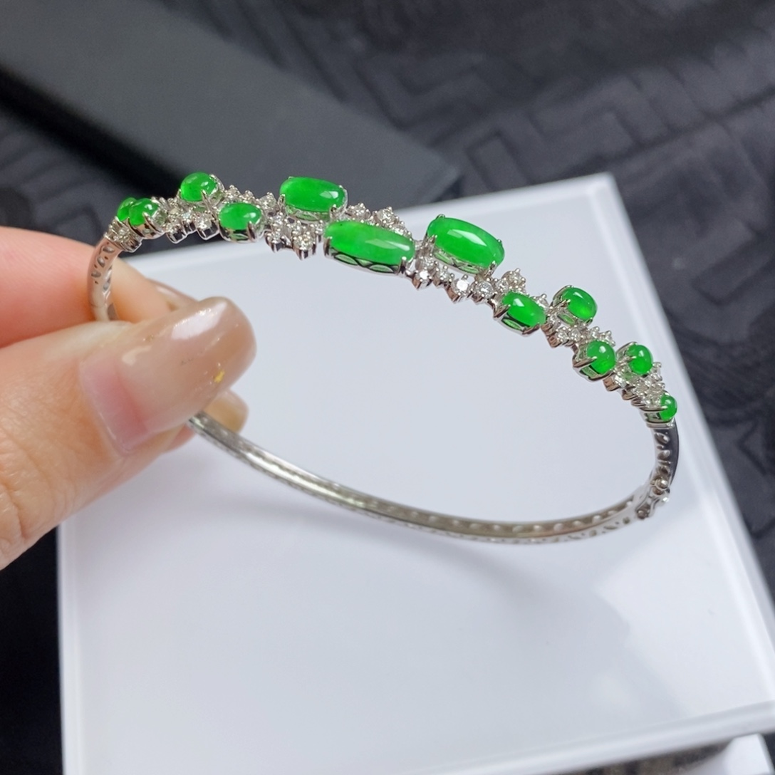 翡翠18K金镶嵌手镯小蛋面方糖