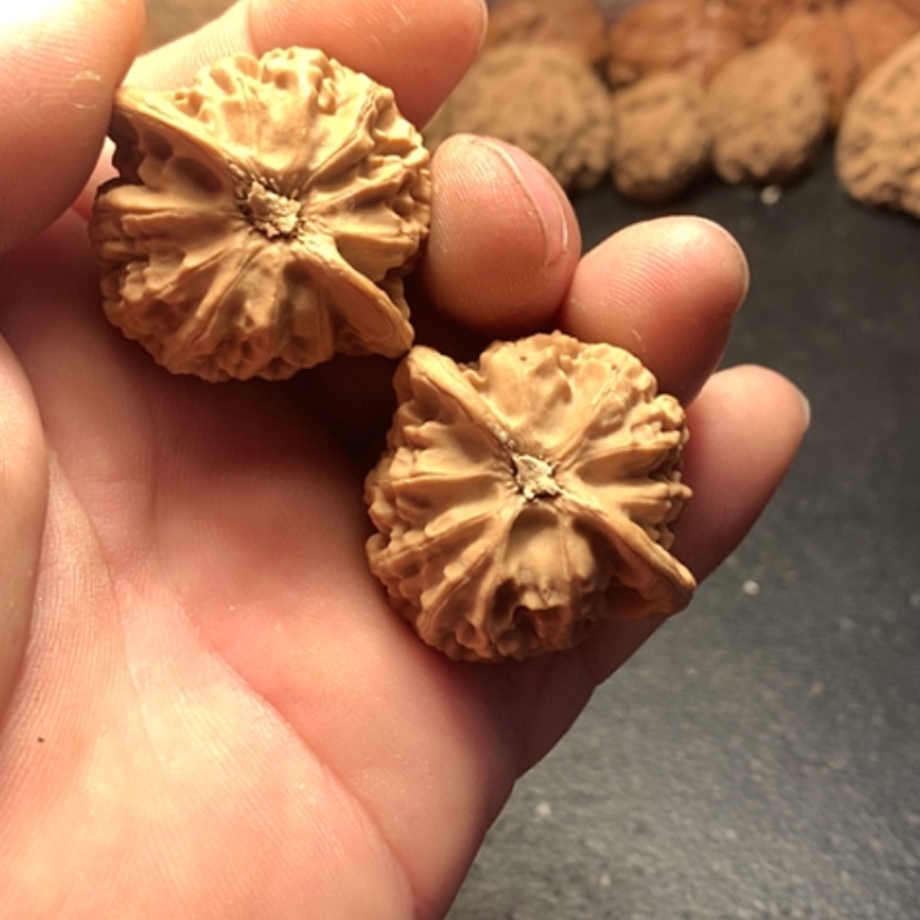 【闪购商品】文玩核桃吊坠?**头宫灯