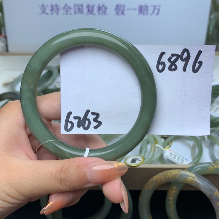 和田玉手镯未镶嵌路**下