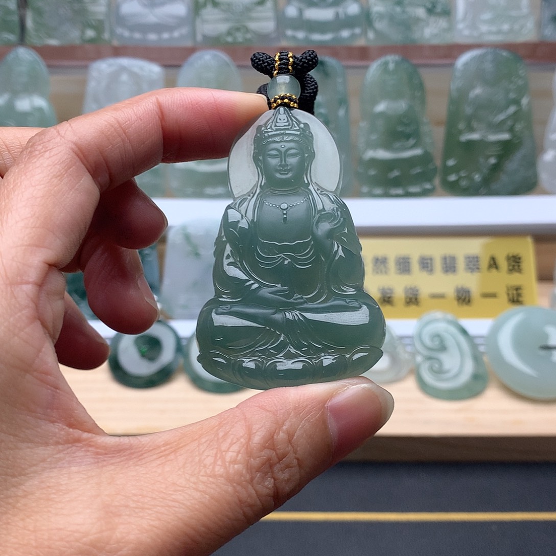 天***然翡翠未镶嵌颈饰观音