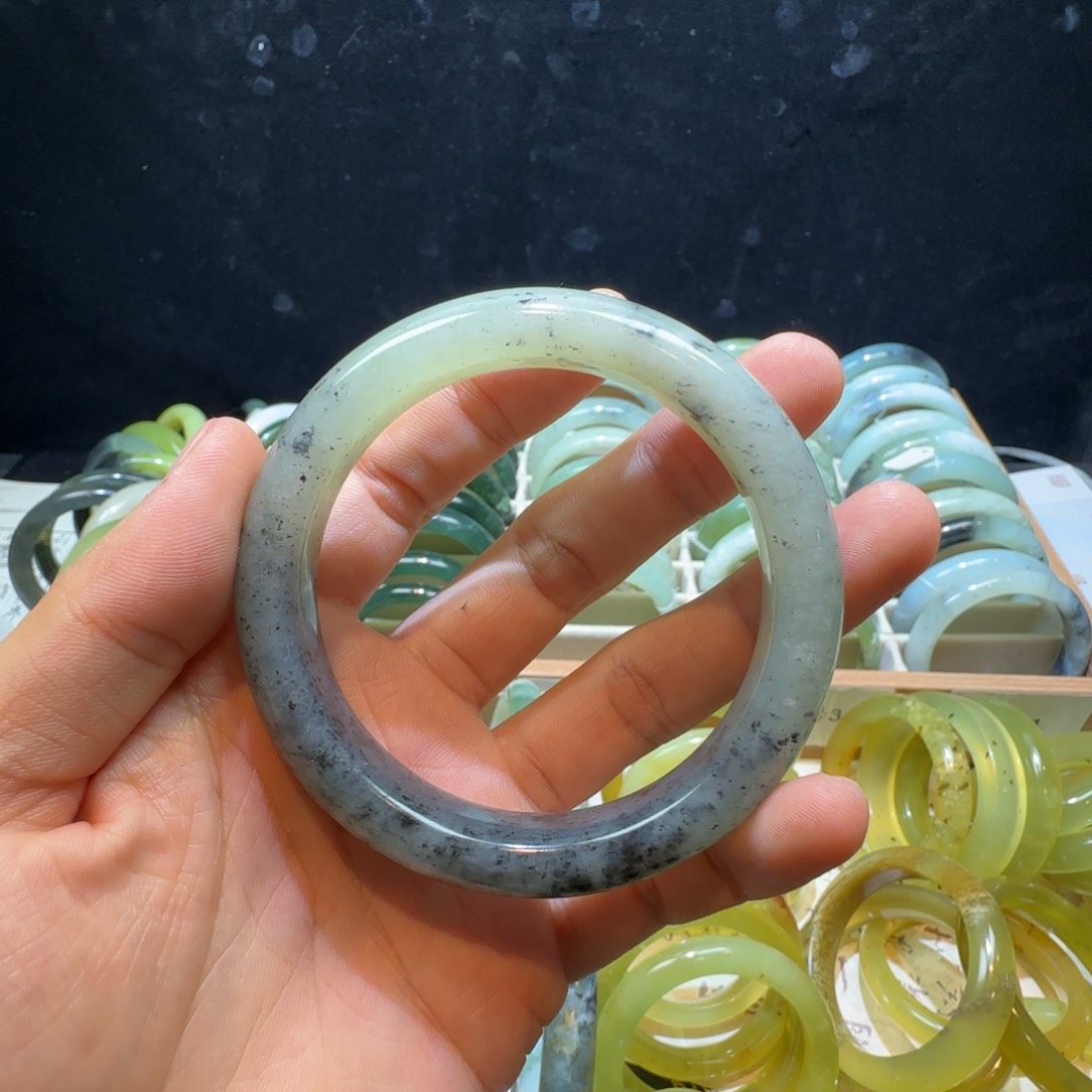 蛇纹石玉未镶嵌手镯60.5mm
