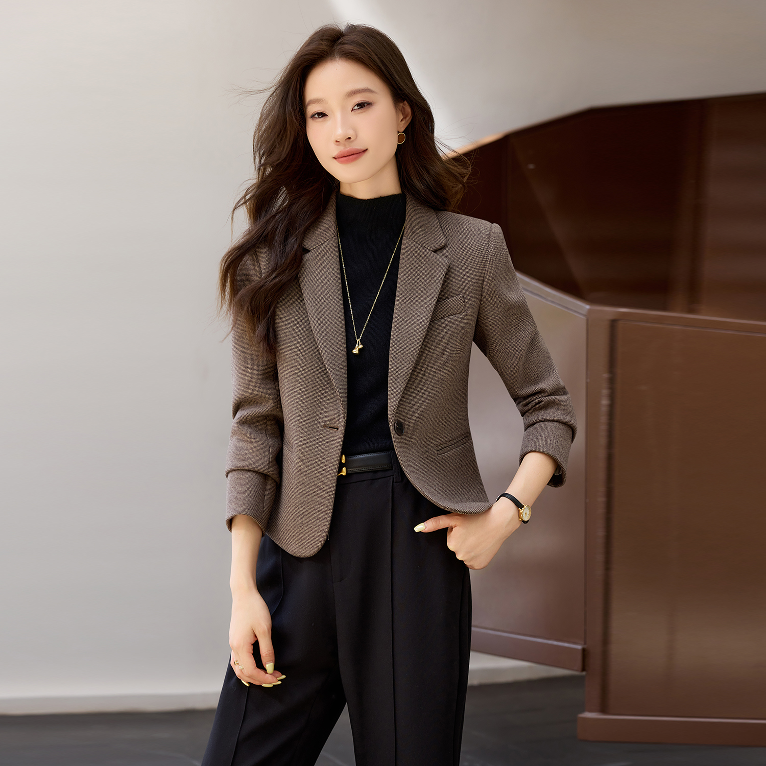 秋冬气质修身咖色女西装短款韩版上衣时尚印花西装AWY8653