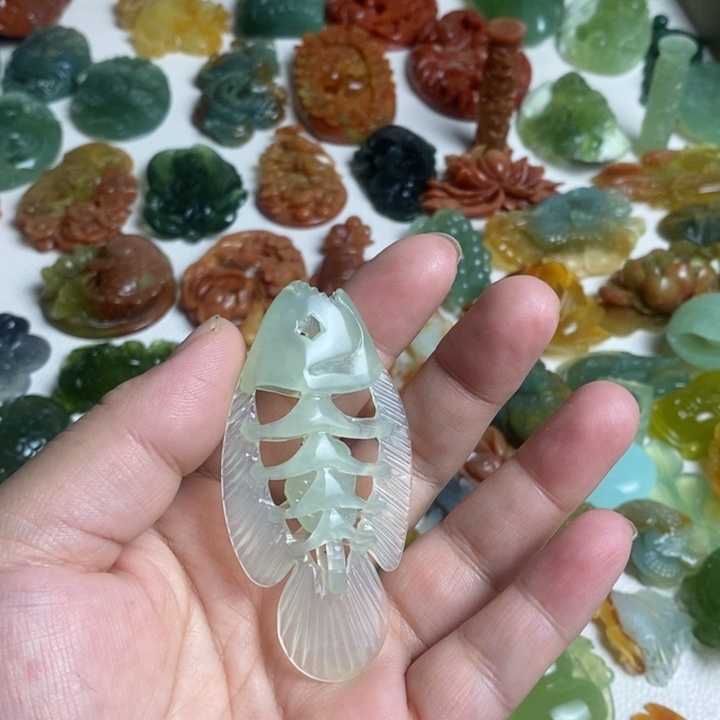 蛇纹石玉颈饰未镶嵌