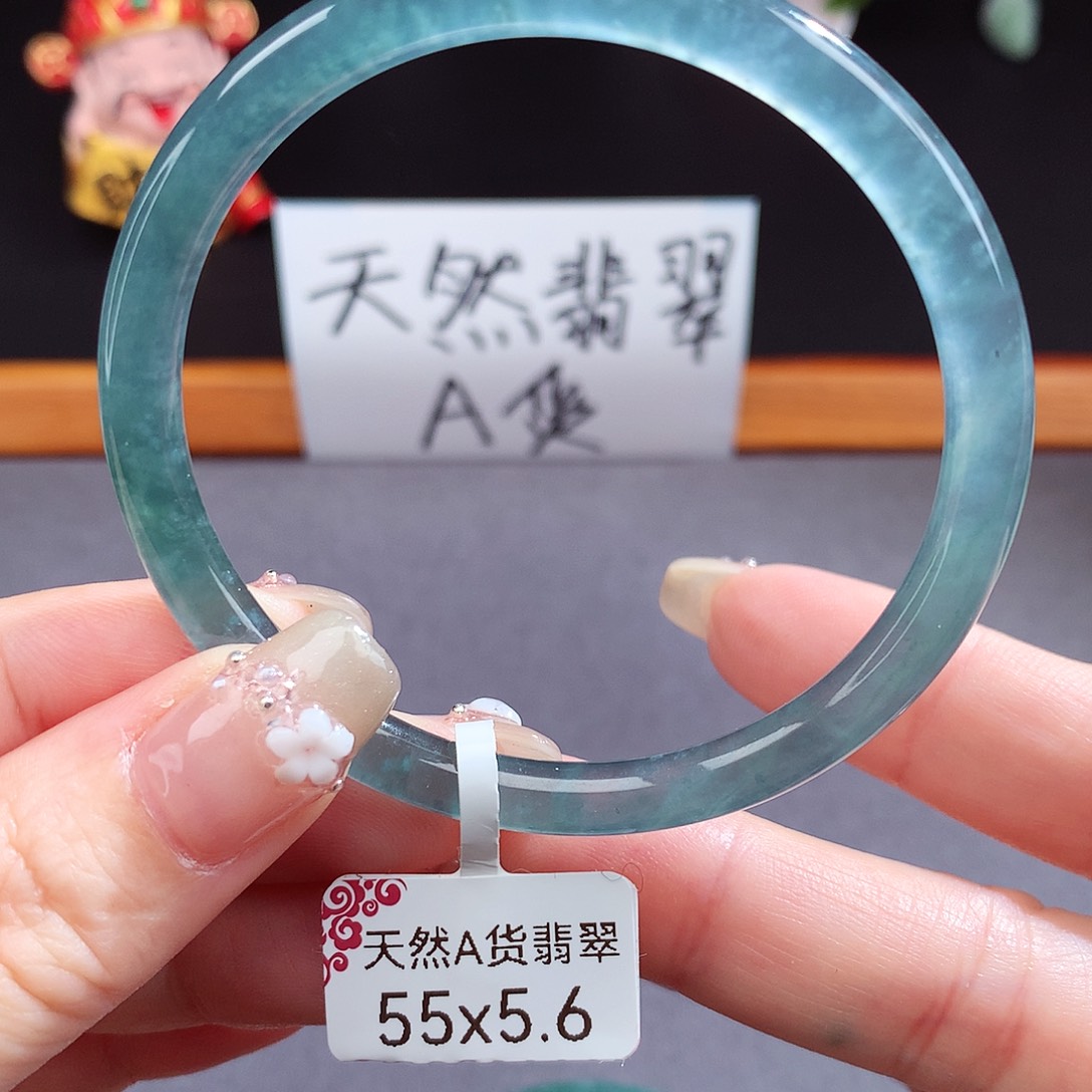翡翠未镶嵌手镯（圆镯）