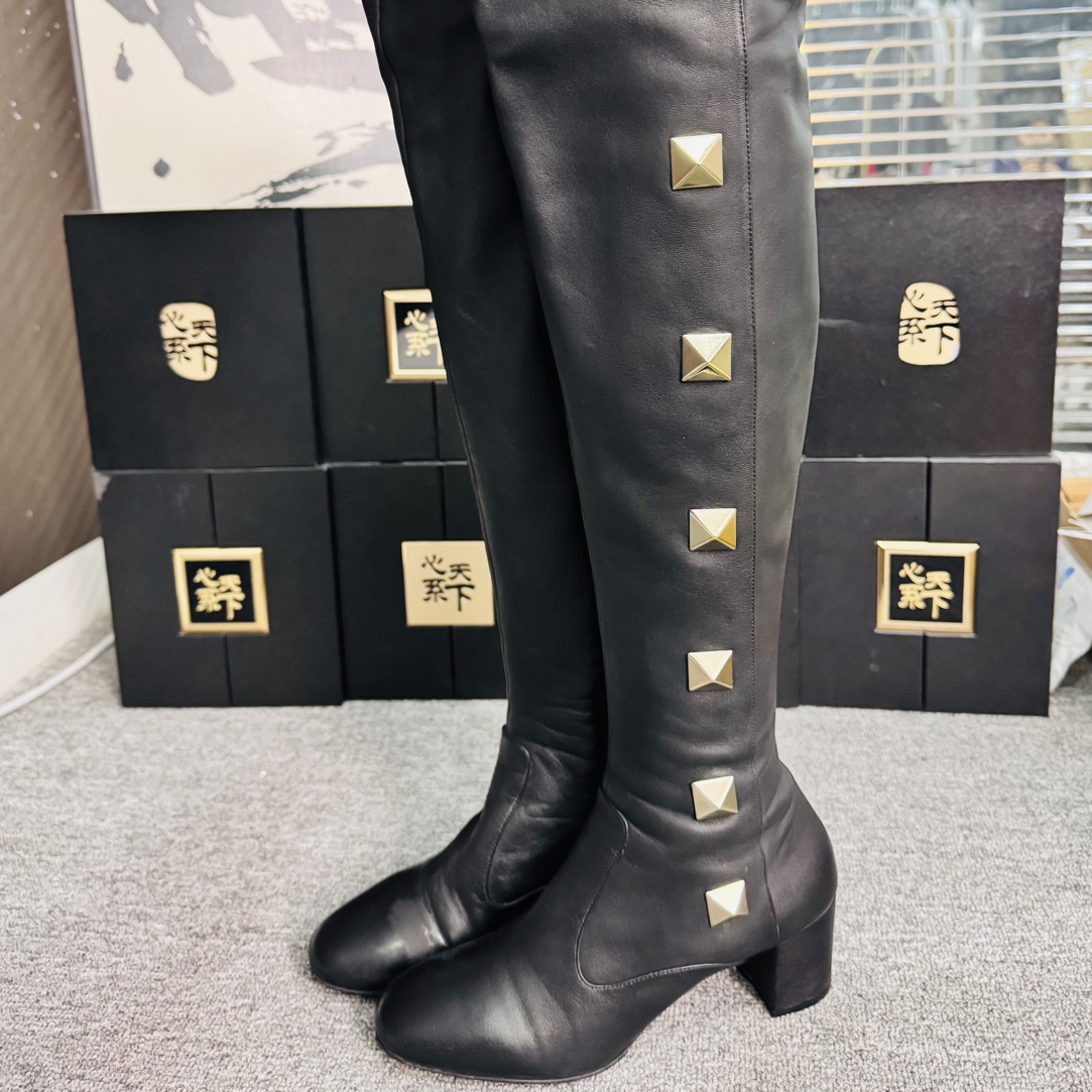 95新 Valentino/华伦天奴 铆钉方根长靴37.5码ysc4183