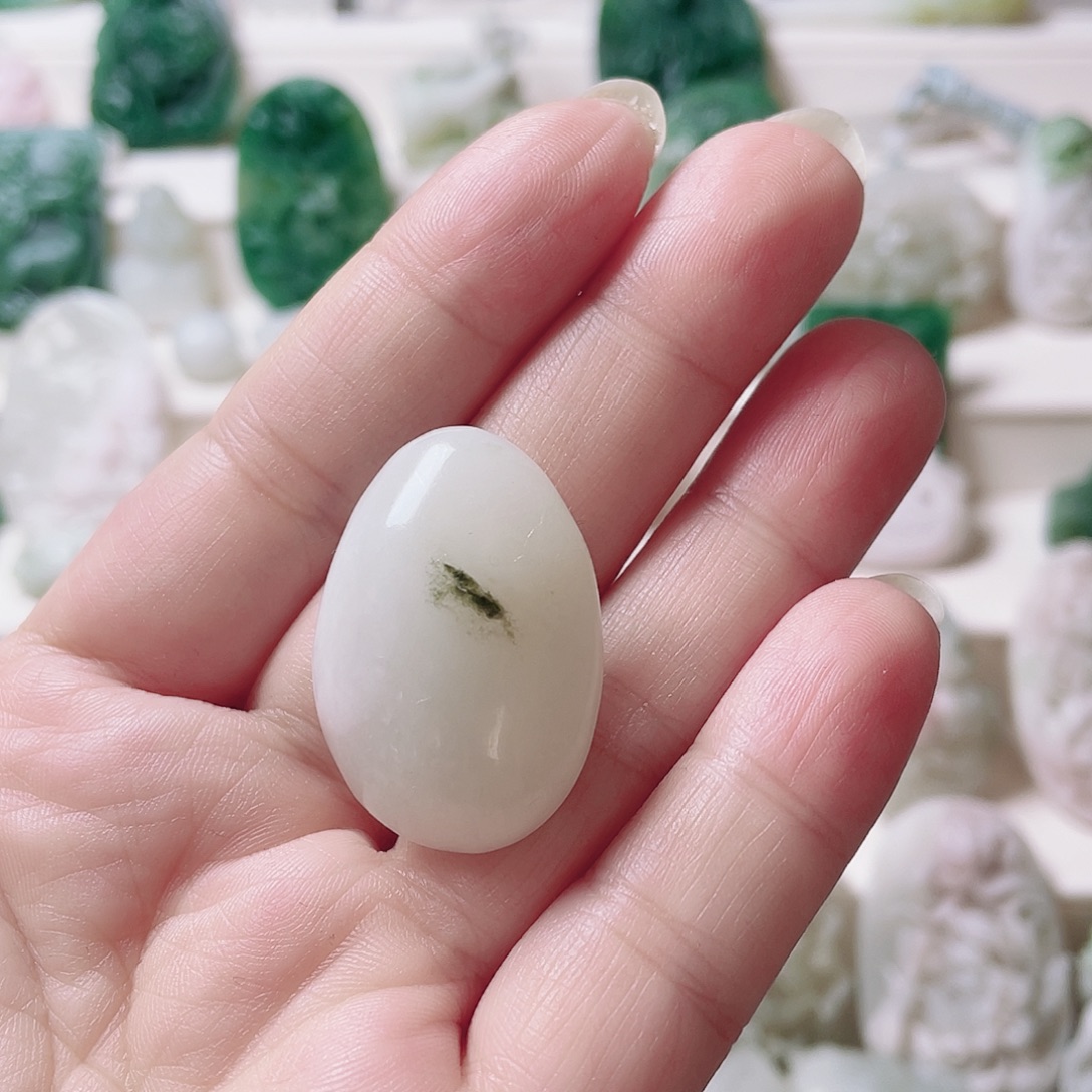 独山玉未镶嵌颈饰