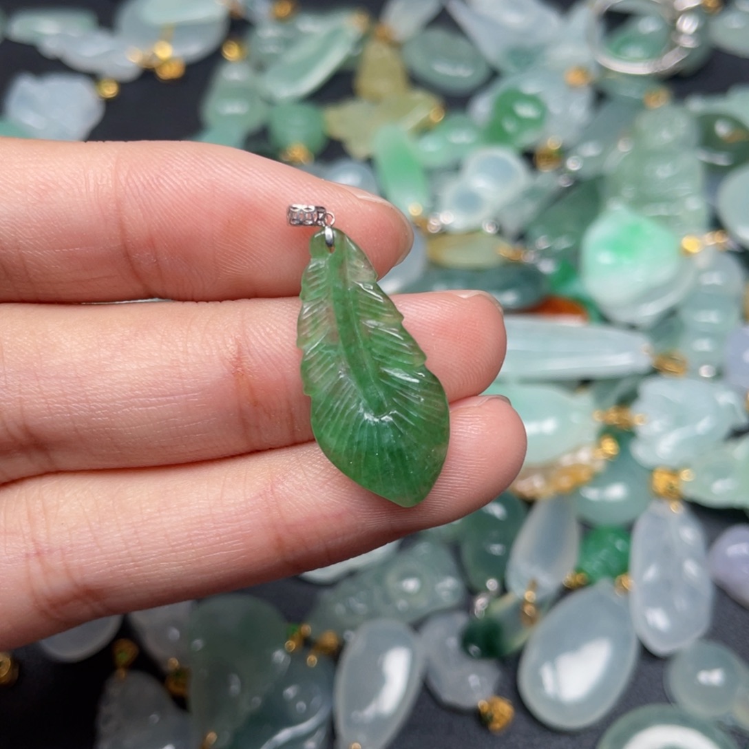 翡翠颈饰18K金镶嵌翡翠