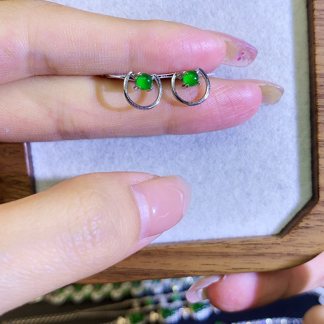 翡翠耳饰银S925镶嵌天然翡翠耳钉