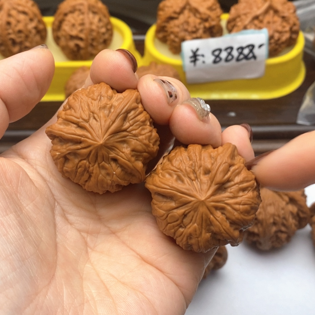 把件文玩核桃37凹底三棱