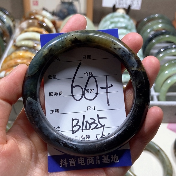 蛇纹石玉手镯未镶嵌唯**蚀