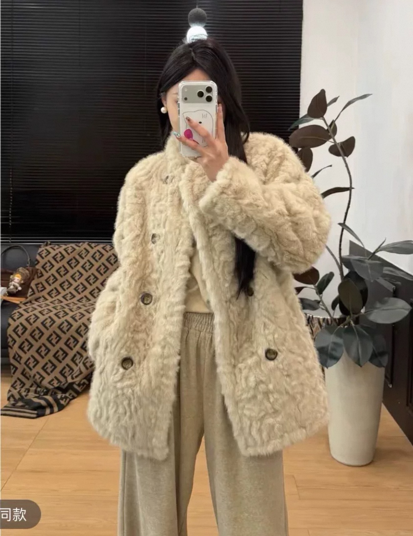 Coco泡芙小姐/2025冬季新款小湖羊大衣