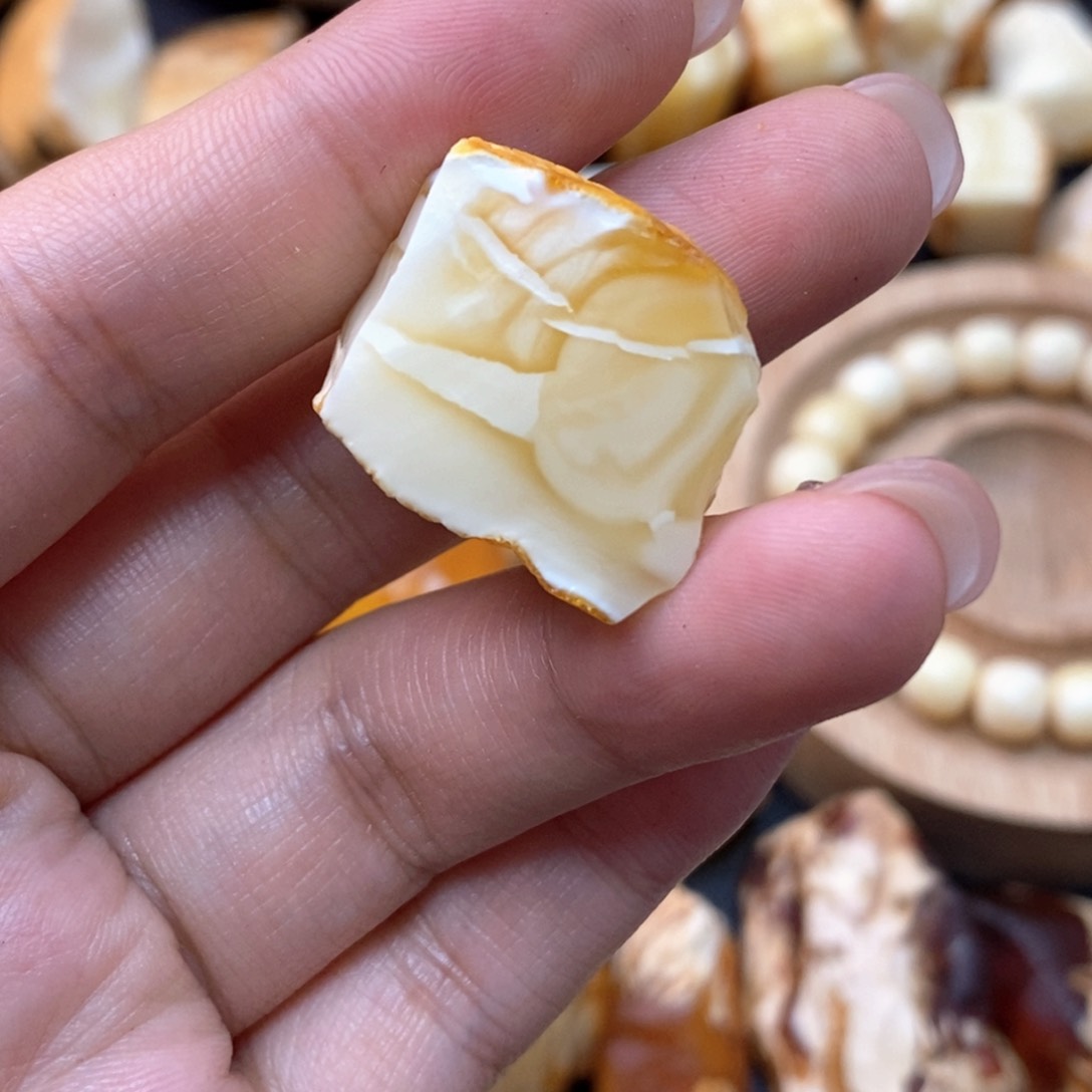 定制琥珀未镶嵌蜜蜡