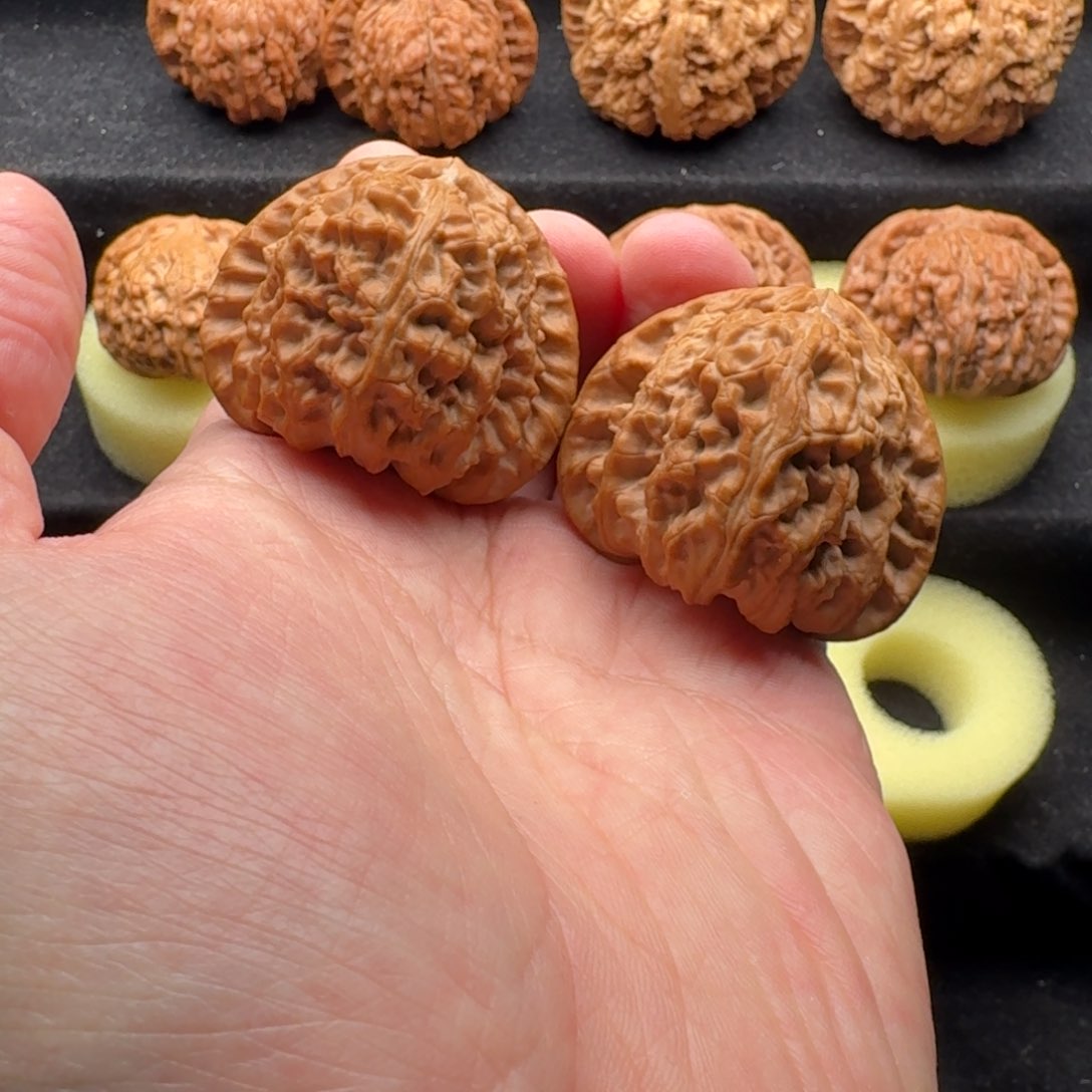 文玩核桃吊坠43三角白