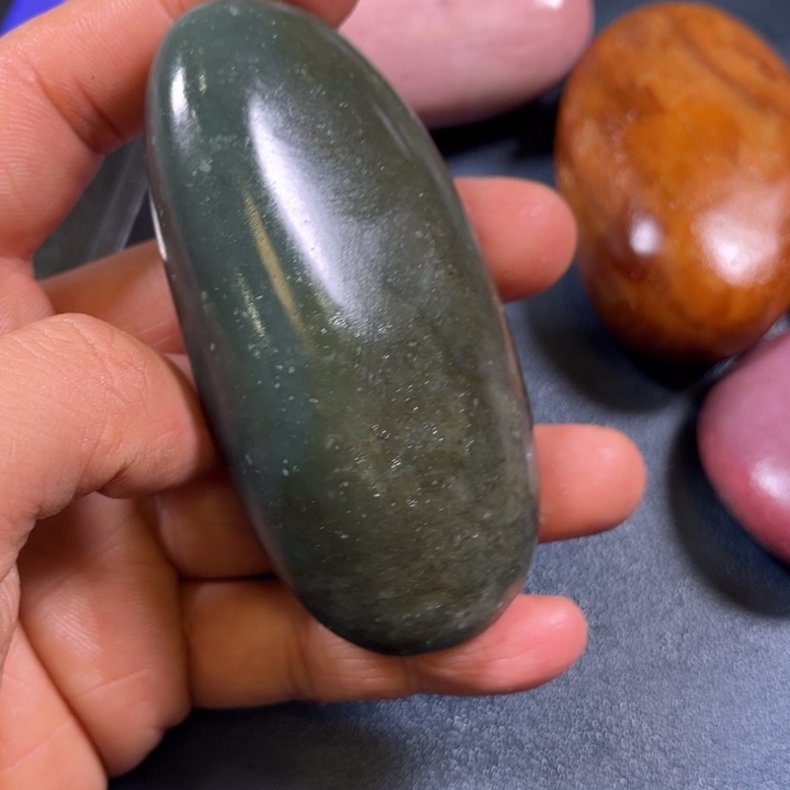 和田玉未镶嵌珠宝奇石