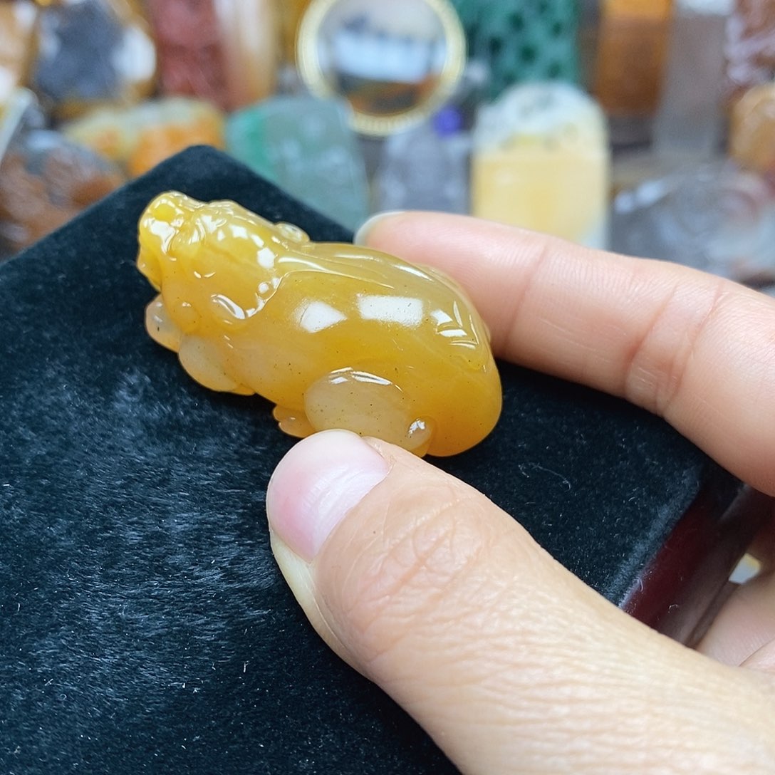 石英质玉未镶嵌颈饰