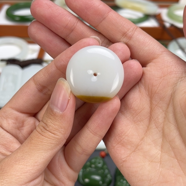 和田玉颈饰未镶嵌艳*