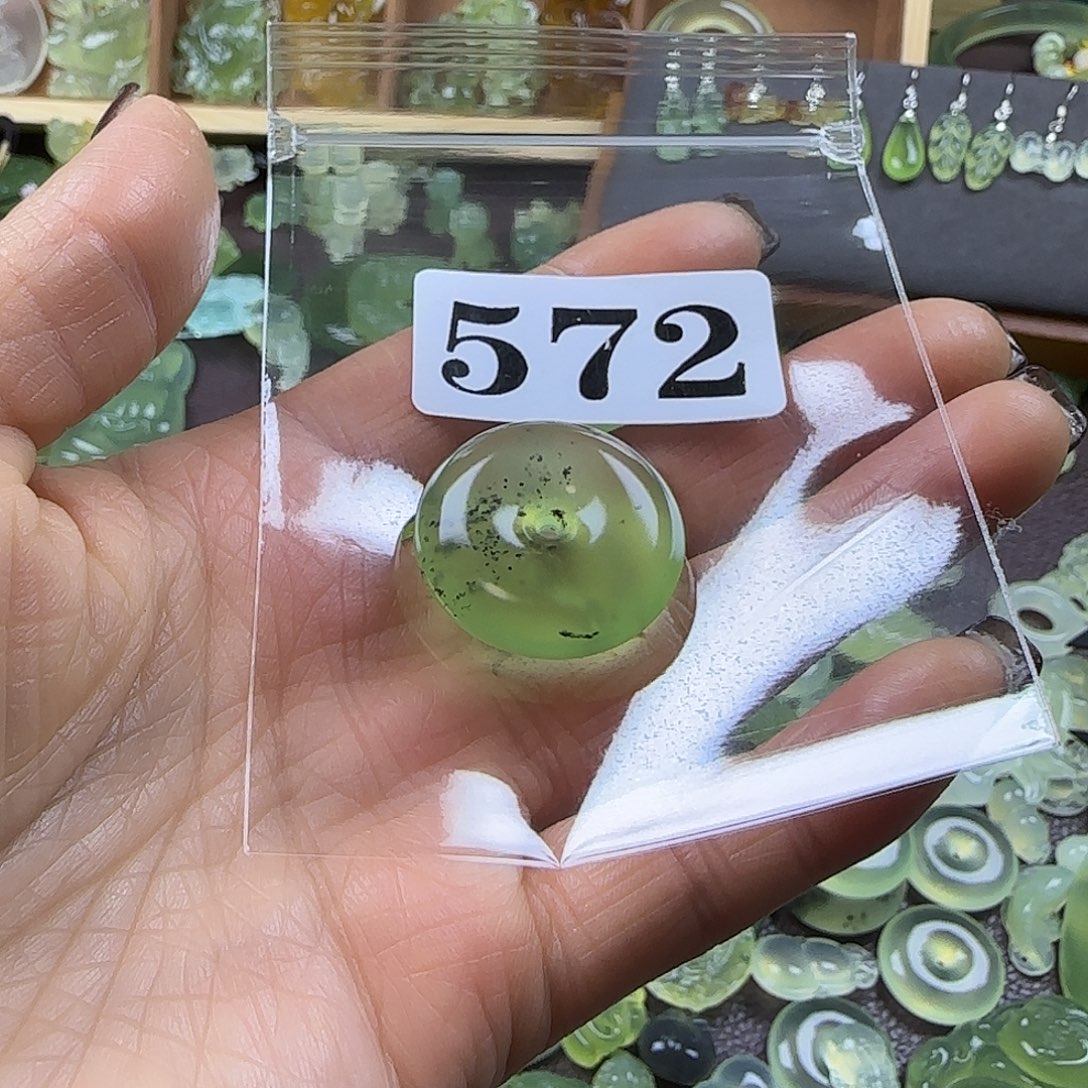 神***嘢蛇纹石玉未镶嵌岫玉吊坠