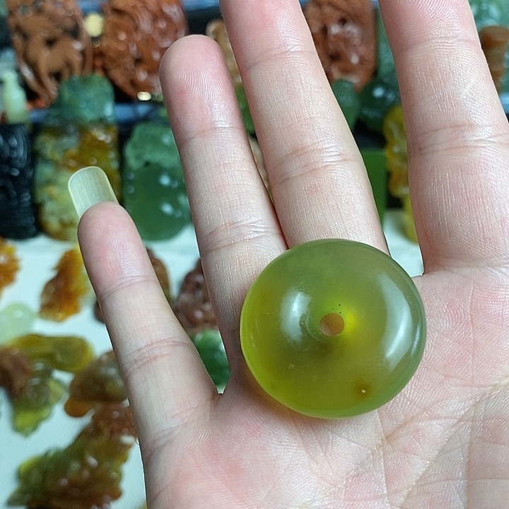 蛇纹石玉未镶嵌颈饰