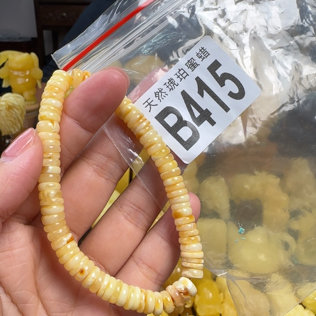 蜜蜡未镶嵌珠宝奇石多样性发其一