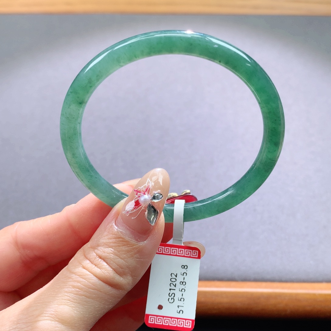 翡翠手镯未镶嵌天然翡翠手镯叮当镯