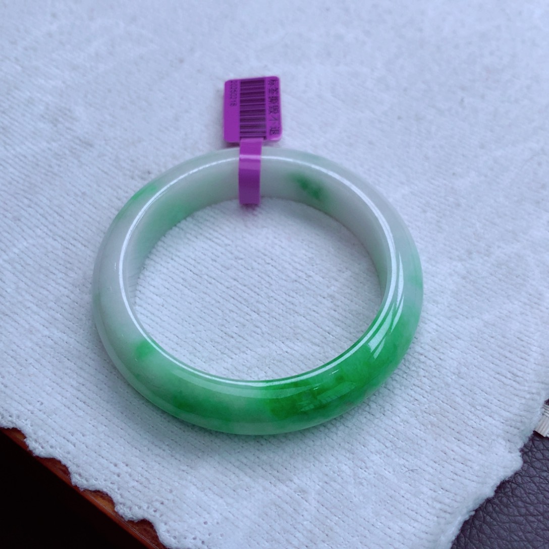 翡翠手镯未镶嵌六*一翡翠