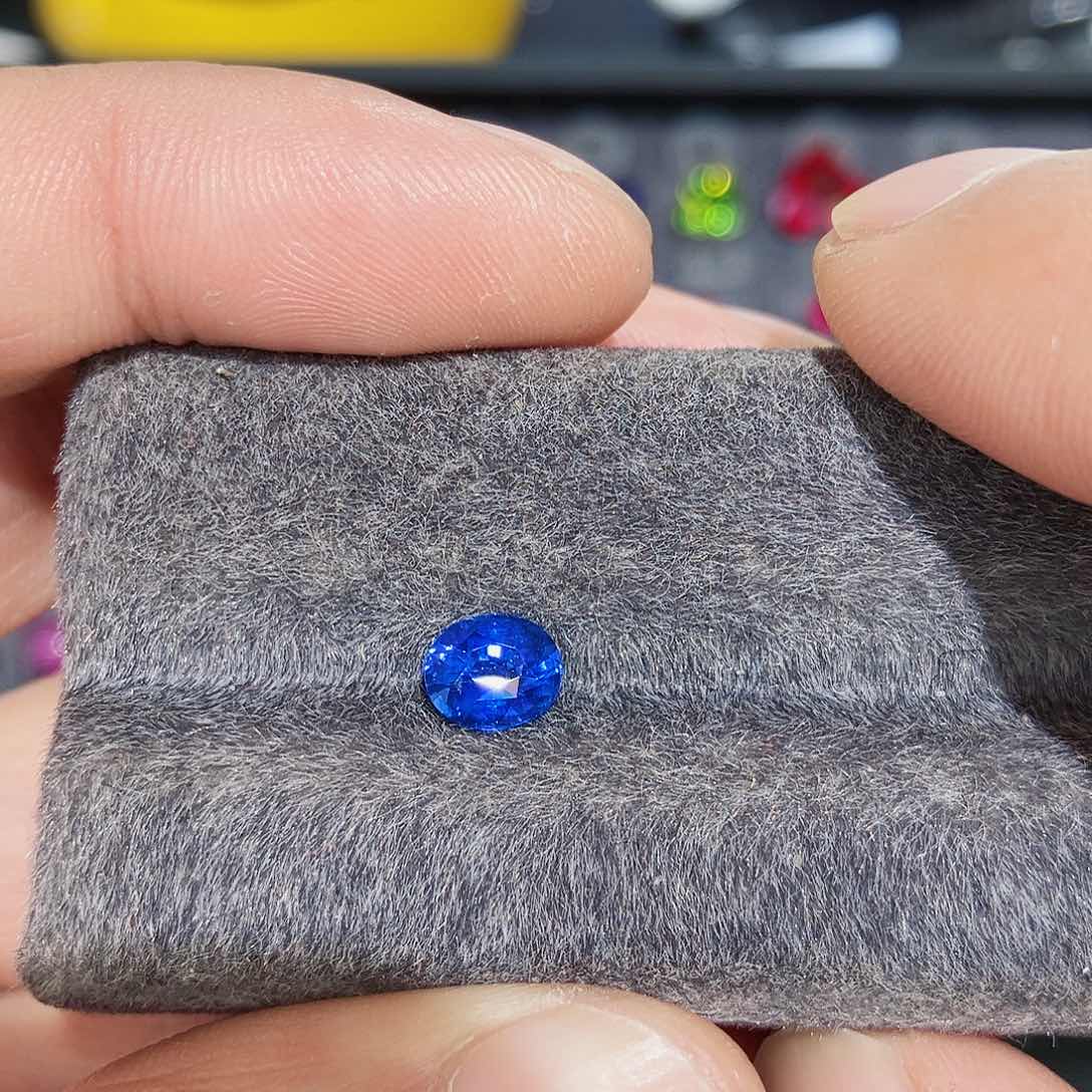 蓝宝石裸石未镶嵌1.12克拉