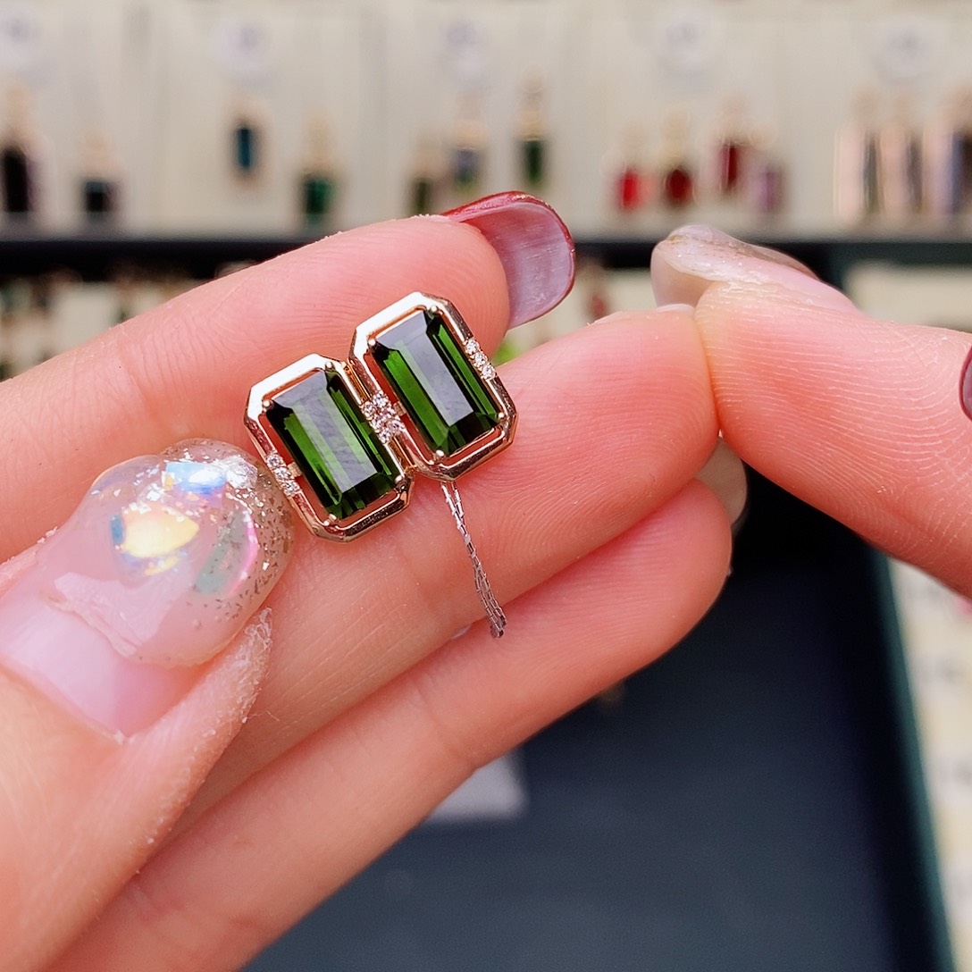 绿色碧玺耳钉18K金镶嵌